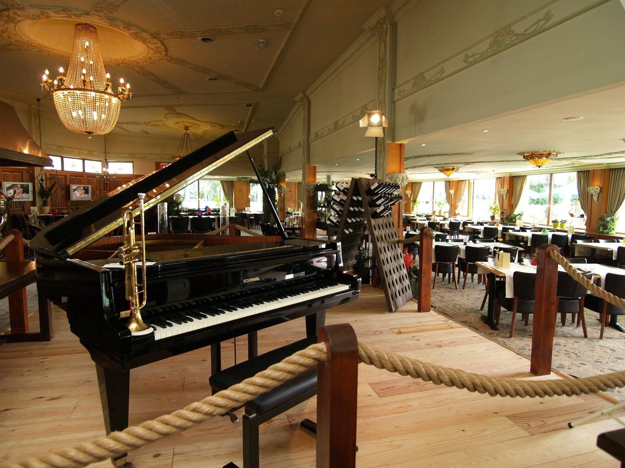 Amicitia Hotel Sneek Ngoại thất bức ảnh